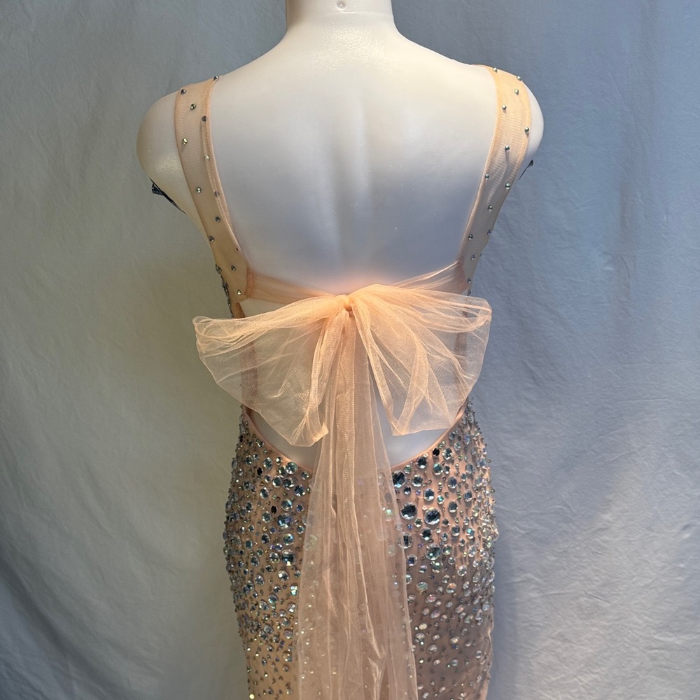 Stunning Sequined High-Low Dress - Picture 7 of 15